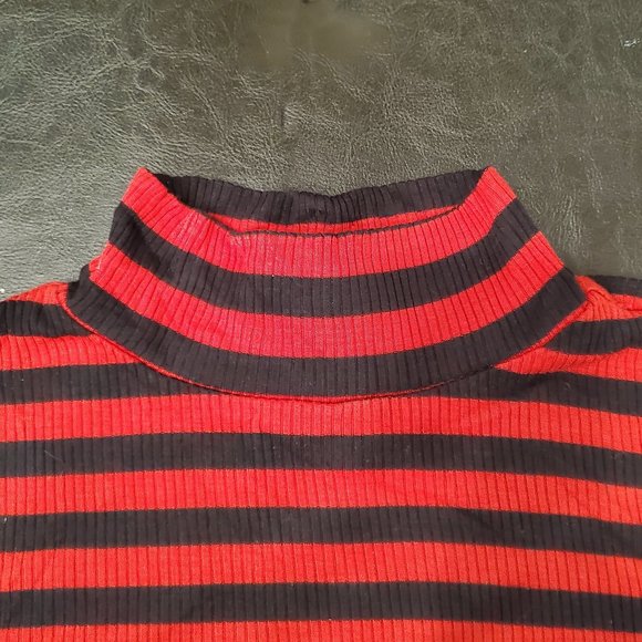 Arizona Long-Sleeve Mockneck Ribbed Red Black Stripe T Juniors Plus Size 2X - Picture 2 of 5